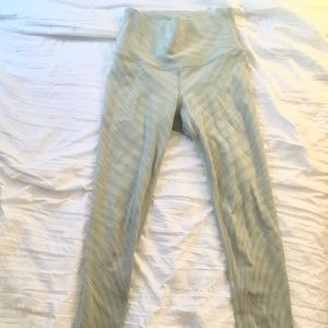 Alo Yoga leggings - barely worn!